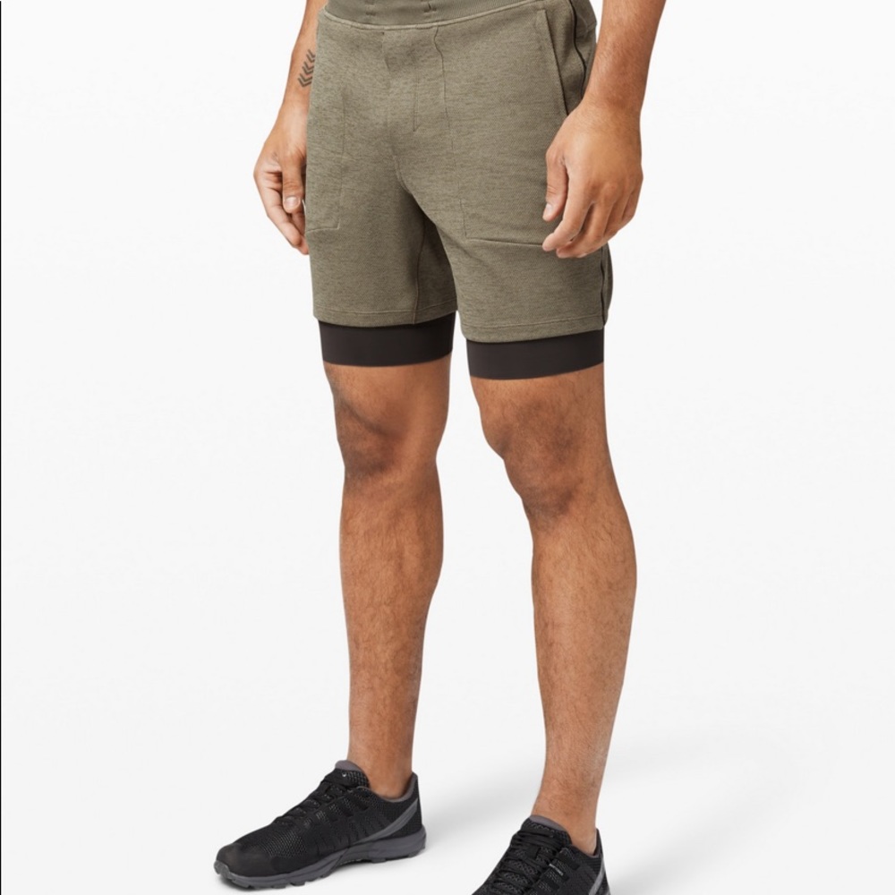 Lululemon Men’s Medium Short W/ Liner gently worn